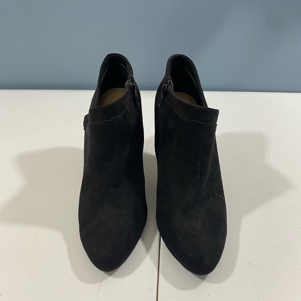 - - Apt 9 memory/comfort foam soul womens size 9  black Booties. Like new.